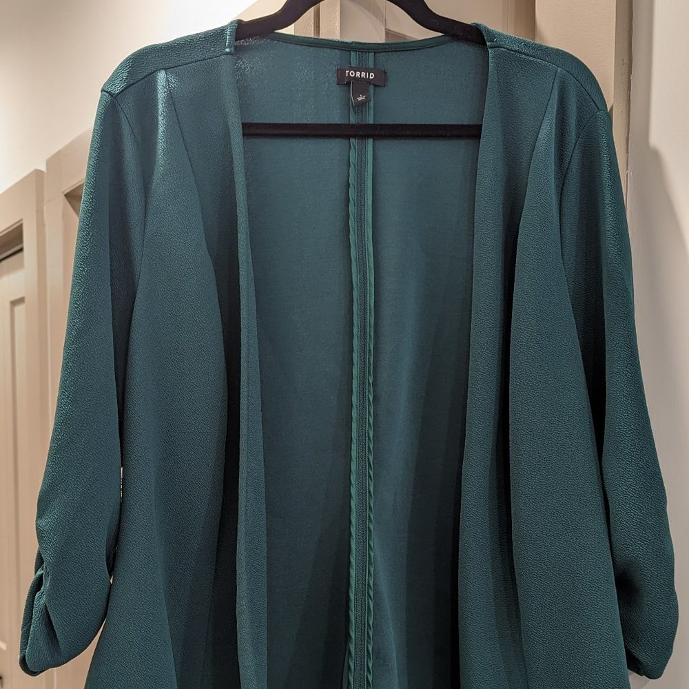 Torrid Forest Green Ruched-Sleeve Crepe Jacket - Size 1 (14-16)